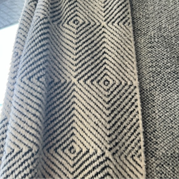 NWOT Sioni women patterned soft thick sweater Cardigan, Small, Black and white - Picture 9 of 12